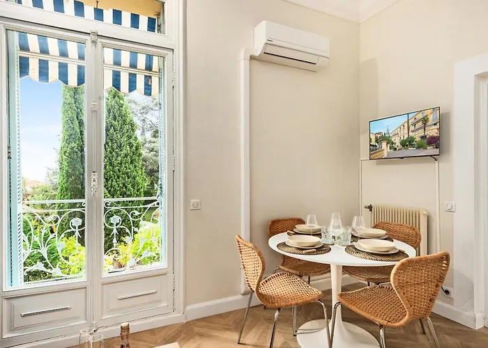 Апартаменти Mont Fleuri- Somptueux 2 Pieces - Parking - Мантон